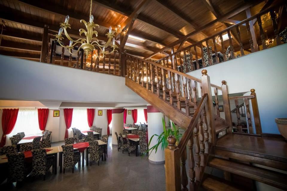 Hotel Gclub Breaza  Luaran gambar