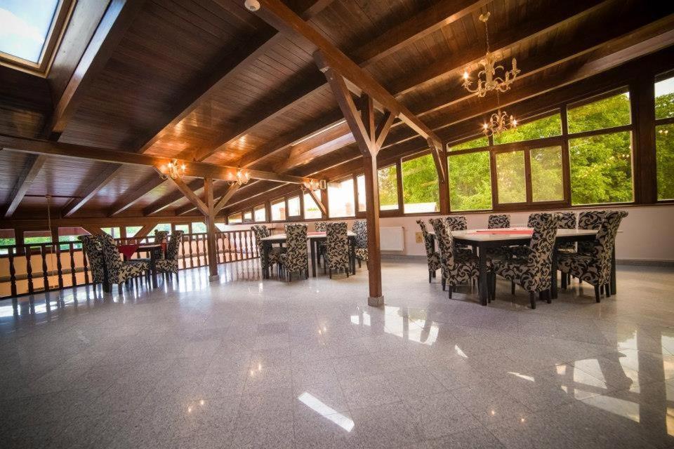 Hotel Gclub Breaza  Luaran gambar