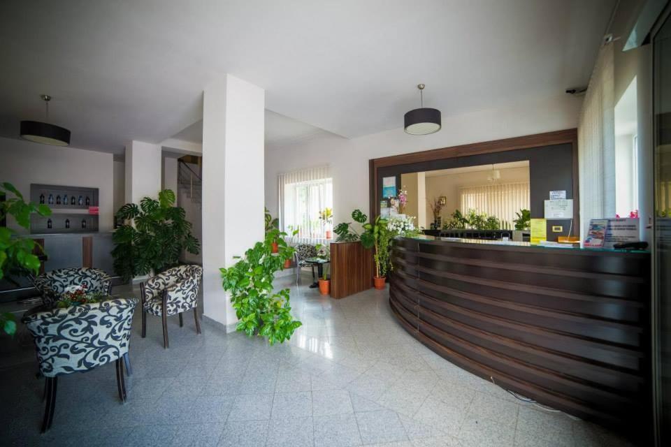 Hotel Gclub Breaza  Luaran gambar